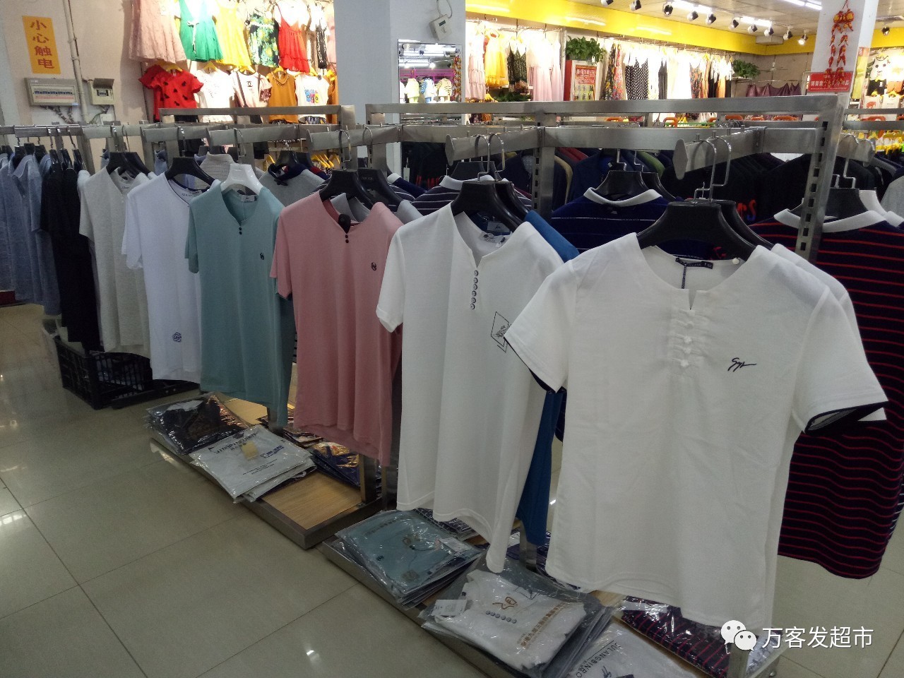 萬客發服裝區 一降到底，賠錢大甩賣！